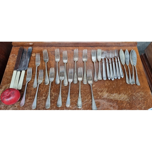 701 - A selection of 29 1900s silver plated cutlery including forks, knives and fish knives.