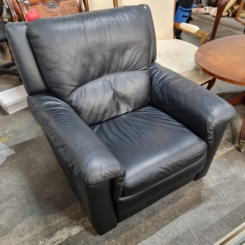 774 - A very comfortable Italian black leather reclining armchair. In working condition. In Super conditio... 