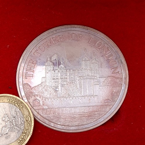 16 - A heavy official 500 year anniversary of the tower of London, by Tower Offical Mint. This solid ster... 