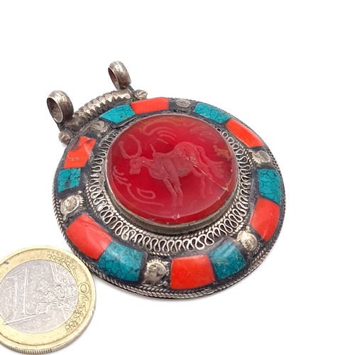 401 - A stunning sterling silver antique Agate stone pendant, set with a lovely Carnelian stone mount. Dim... 