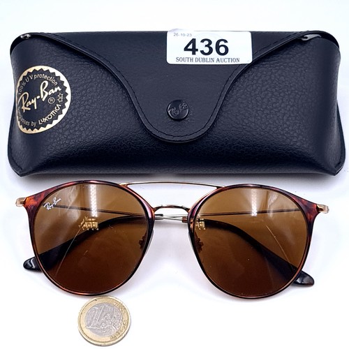 436 - A super pair of genuine Ray-Ban sunglasses, in a lovely faux tortoiseshell unisex vintage design. Ma... 