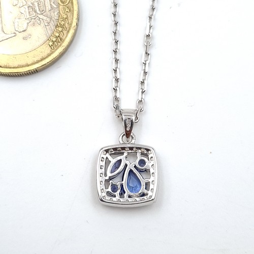 490 - A fabulous bright Tanzanite and gem stone pendant necklace and chain, with a length of 46cm. Old, ne... 