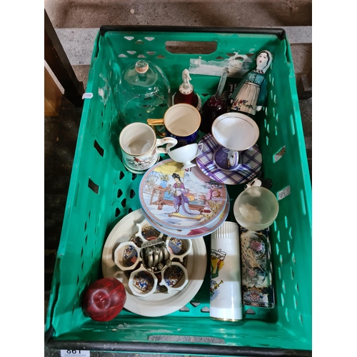 861 - A mixed lot comprising of plates, cups and napkin rings. Great resellers value in mixed boxes. Thats... 