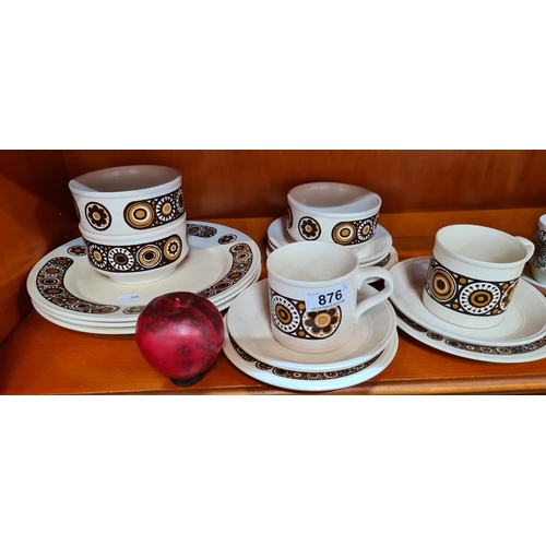 876 - A extremely funky retro selection of ceramics including tea cups, bowls and plates.