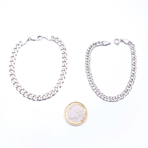 898 - A collection of two heavy gauge unisex sterling silver Figaro chains. Lengths: 20cm. Weight: 19.39 g... 