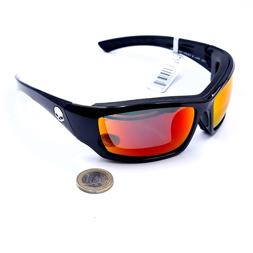 901 - A brand new pair of super cool boxed official Harley Davidson red mirrored sunglasses, featuring sle... 