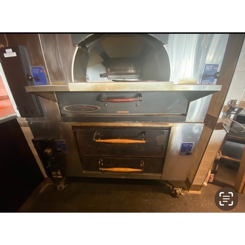 761 - Star Lot : A fabulous Large Commercial Pizza oven. Originally cost €12000, this was in a TGI Fridays... 