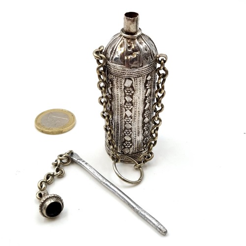 5 - A very attractive vintage perfume bottle with attractive detailing, together with suspension chain. ... 