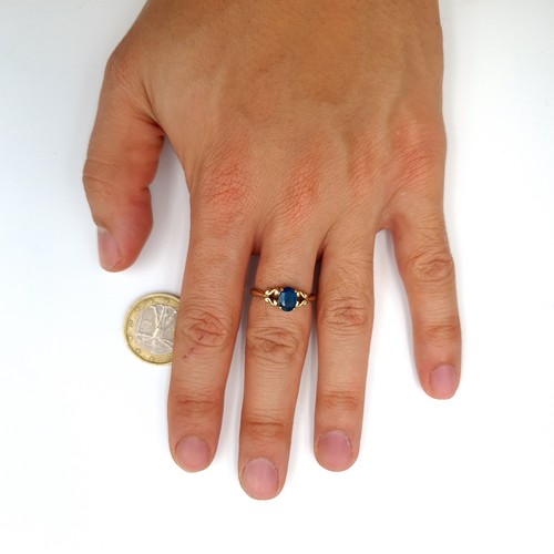 890 - A truly beautiful and unusual vintage 9 carat gold ring, set with a central Blue Topaz stone which i... 