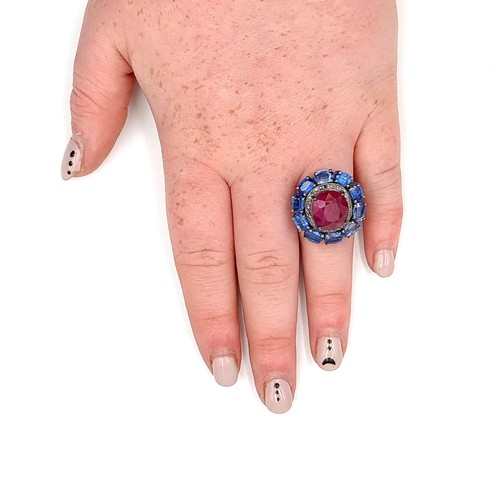 918 - Star Lot : A fabulous natural Ruby stone Ring of 10.55 cts set  with a fabulous Sapphire and Diamond... 