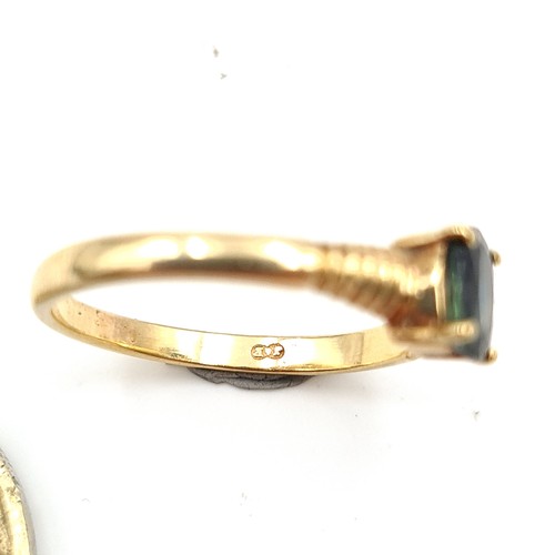 948 - A very elegant 9ct Gold Ring set with a tourmaline stone. Weight 1.66g. Size M. With presentation bo... 