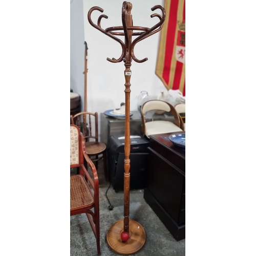 764 - A wonderful vintage six branch bentwood coat/hat stand.