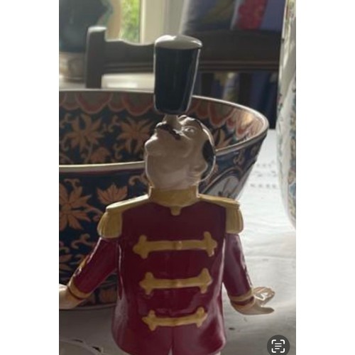 179 - An original rare Guinness Coalport limited edition figurine of The Ringmaster, in original box. In v... 