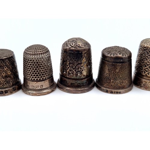 806 - An assorted collection of 8 hallmarked Sterling Silver Thimbles of various sizes per photograph. Tot... 