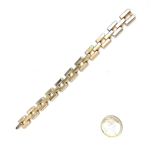 959 - An elegant 18k rolled gold plated chain link bracelet with folding clasp. Weight: 49.50g