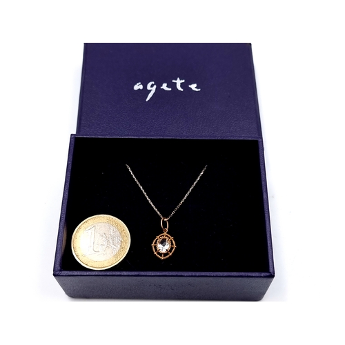 987 - A very nice 9ct Gold Pendant and 9ct gold chain with a gemstone centre sitting on spiders web. 1.35g