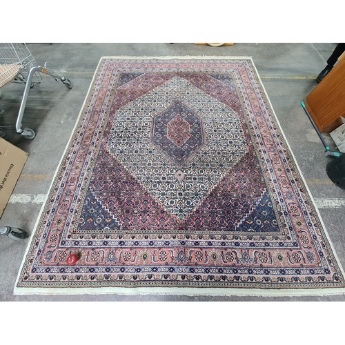 933 - An exquisite hand knotted Persian style woolen rug featuring a rich tapestry of an intricately Star ... 