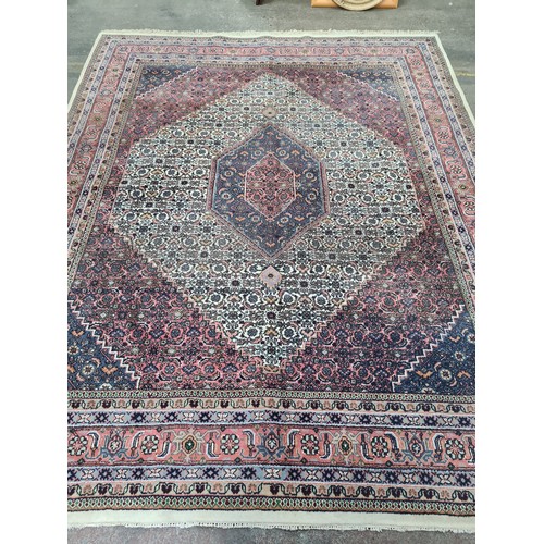 933 - An exquisite hand knotted Persian style woolen rug featuring a rich tapestry of an intricately Star ... 