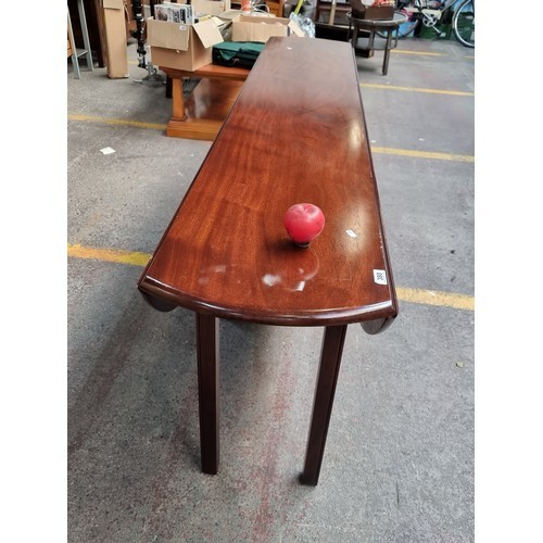 359 - Star Lot : A gorgeous large Red Mahogany 19th century hunt table. H77cm x L210cm x W120cm In lovely ... 