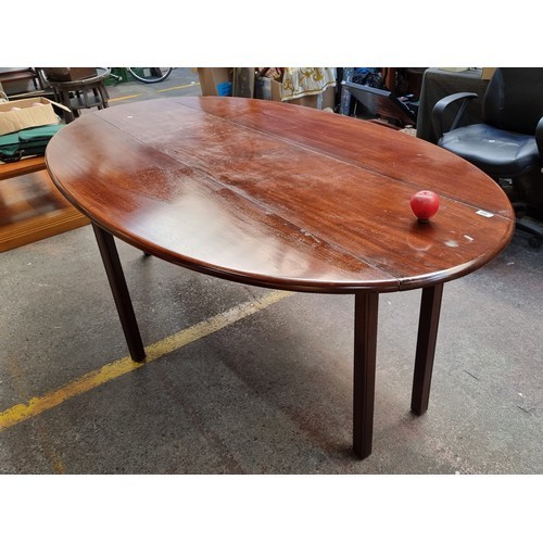 359 - Star Lot : A gorgeous large Red Mahogany 19th century hunt table. H77cm x L210cm x W120cm In lovely ... 