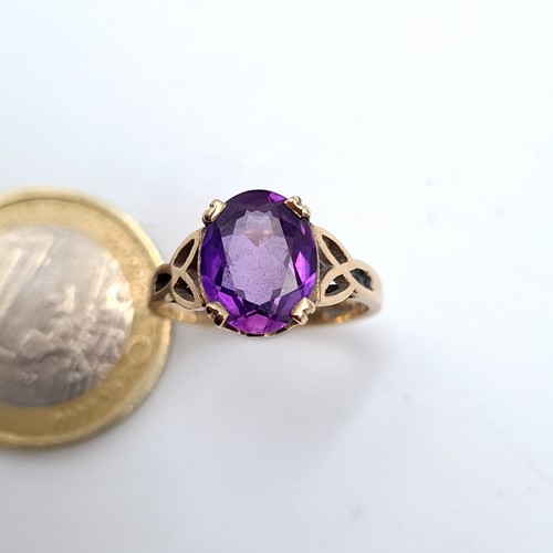 463 - Star lot : A very pretty antique amethyst stone Ring, set in 9k gold (375) with attractive claw moun... 