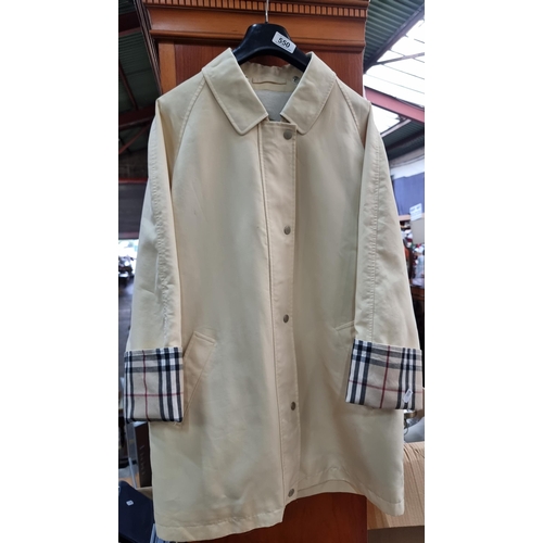 Star Lot A stunning cream Burberry designer mac rain coat. Features the classic Burberry check l