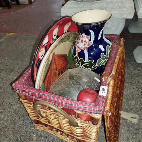 667 - A delightful wicker picnic basket containing a lovely tall ceramic vase with floral pattern, a frost... 