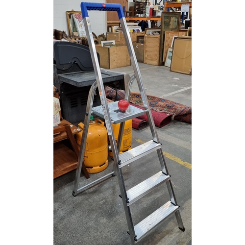 853 - A Hailo branded A frame ladder with four steps. 
MM: H146 cm