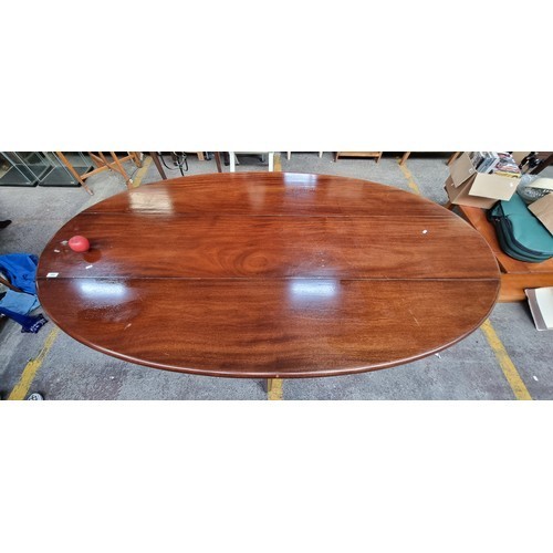 231 - Star Lot : A gorgeous large Red Mahogany 19th century hunt table. H77cm x L210cm x W120cm In lovely ... 