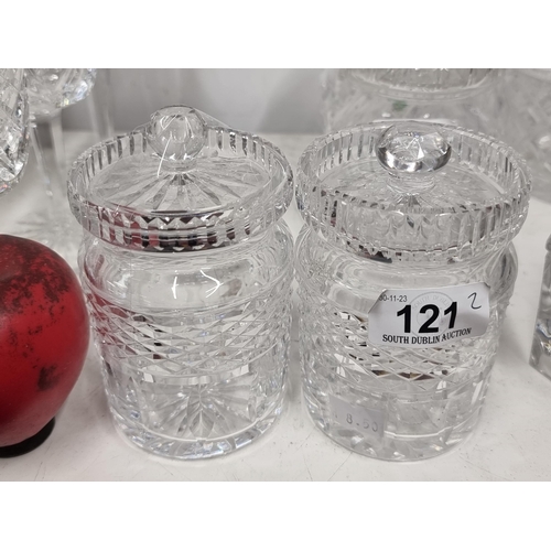 121 - A beautiful pair of Waterford Crystal preserve jars with lids in the  Castlemaine pattern. In very g... 