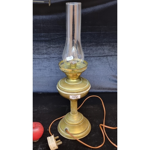 172 - An elegant vintage brass electric lamp in the form of an oil lamp. Featuring a pierced edge and glas... 