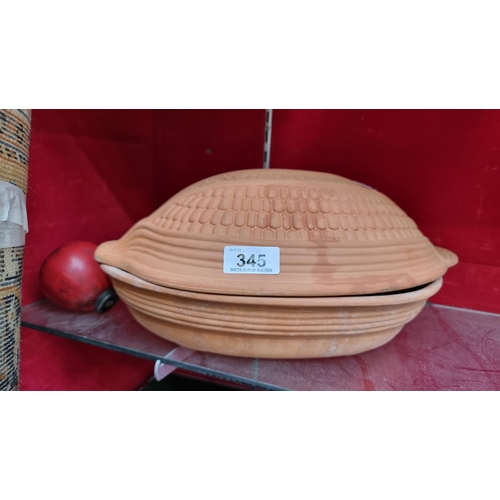 345 - A wonderful German Romertopf branded clay pot. Perfect for delicious oven roasted dishes. In very go... 