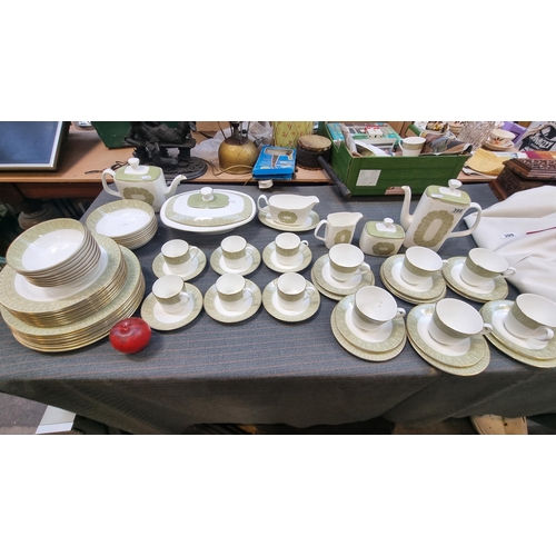 398 - Super Star Lot: A fabulous Royal Doulton dinner service set comprising of approx. 69 pieces in the S... 