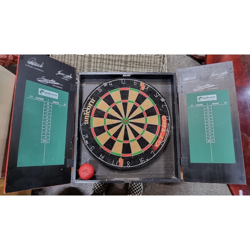 706 - A good quality Unicorn brand dartboard housed in wooden case. Similar retails for €114.95 on mcsport... 