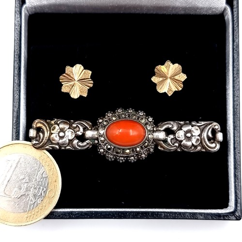 592 - A fine example of a coral cabochon stone brooch set with marcasite surround, length of brooch 5cm, p... 