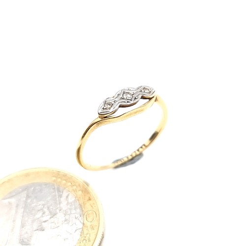 595 - A very pretty diamond three stone ring stamped 18K-plat to band, ring size J, weight 1.4 grams, boxe... 