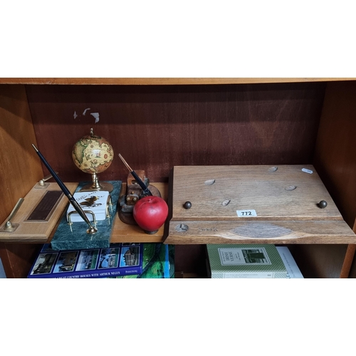 772 - A collection of desktop items including wooden and marble mounted pen and memo sets, Also the large ... 