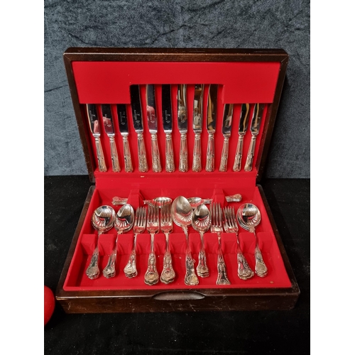 779 - A fabulous Allander silver plated complete canteen of cutlery for 6 place settings. In original wood... 