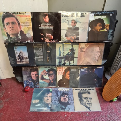 921 - A great collection of approx. 16 Johnny Cash LP vinyl records.