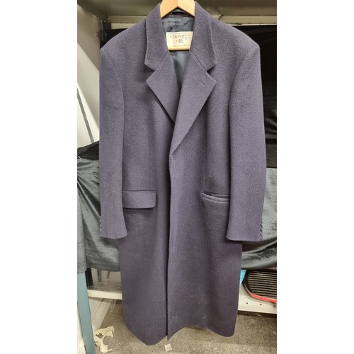 193 - Star Lot: A fabulous English made pure wool men's overcoat from Crombie. size 38. A timeless design ... 