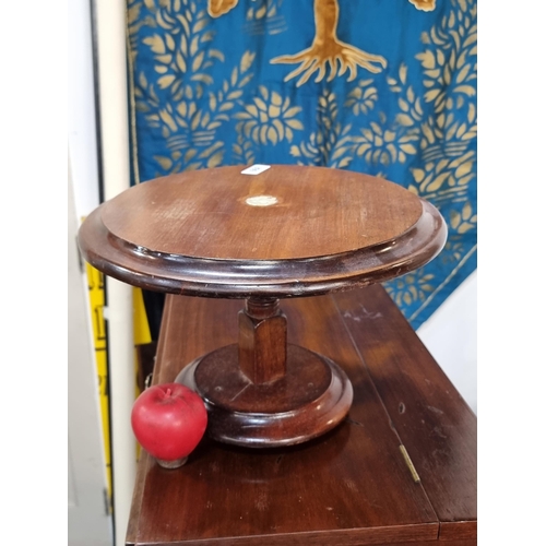 899 - A very nice antique mahogany table top pedestal. Great for displaying a Bust or flower pot or a cake... 