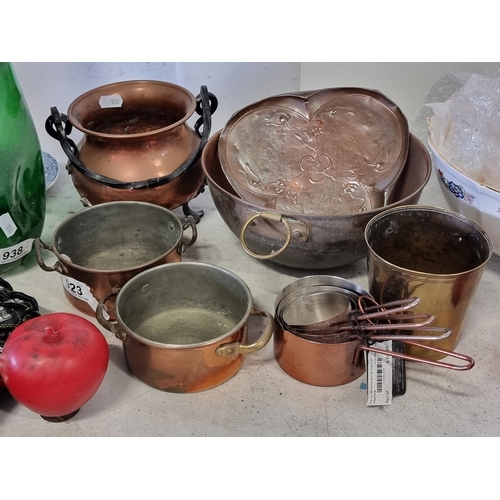 923 - Ten copper and brass items including a bucket, neatly sized pots and ladels.