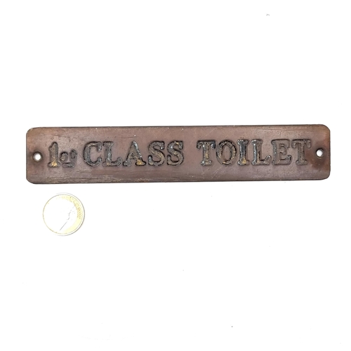 977 - An antique brass first class toilet sign, dimensions 17cm x 3cm, weight 131 grams
That's really all ... 