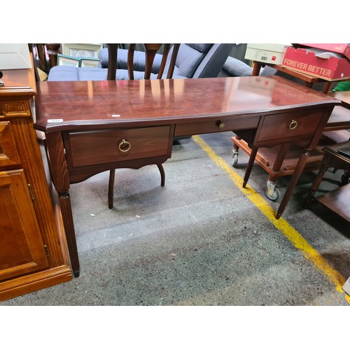 432 - Star lot : A beautiful well made butler's table boasting tapered reeded legs and brass handles. In l... 