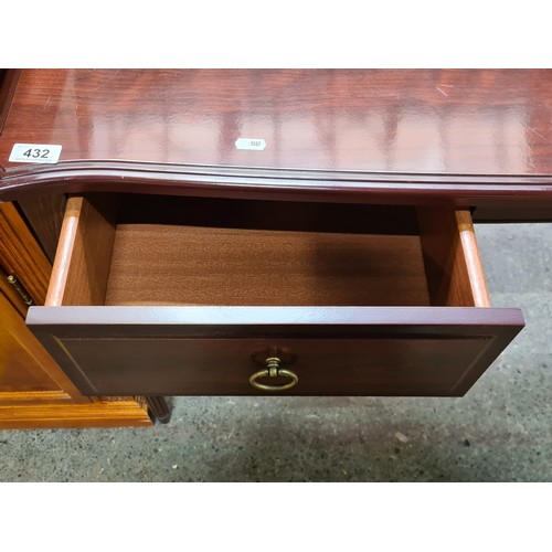 432 - Star lot : A beautiful well made butler's table boasting tapered reeded legs and brass handles. In l... 