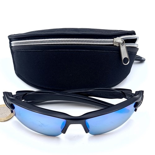 58 - A pair of Oakley premium sapphire polarised sunglasses comes in original pouch. RRP €135 In Very goo... 