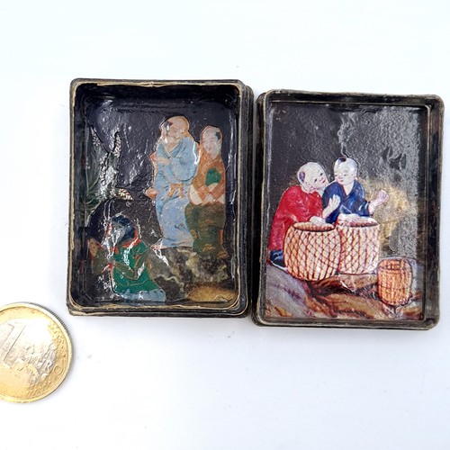 513 - A super example of a hand painted Japaneese lacquered box with external and internal painted figures... 