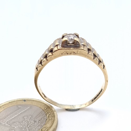 522 - Star Lot : A gents 9K gold cubic zirconia stone ring, size W, weight 3.7 grams.