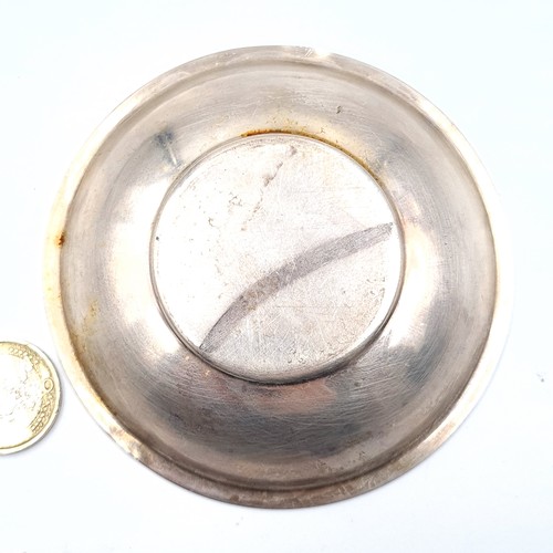 527 - A sterling silver commemorative pin dish with coin base for Elizabeth and Phillip silver wedding, 19... 