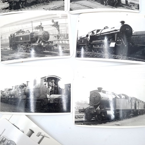 541 - A large collection of black and white of steam locomotives photographs, dimension of photographs 14c... 